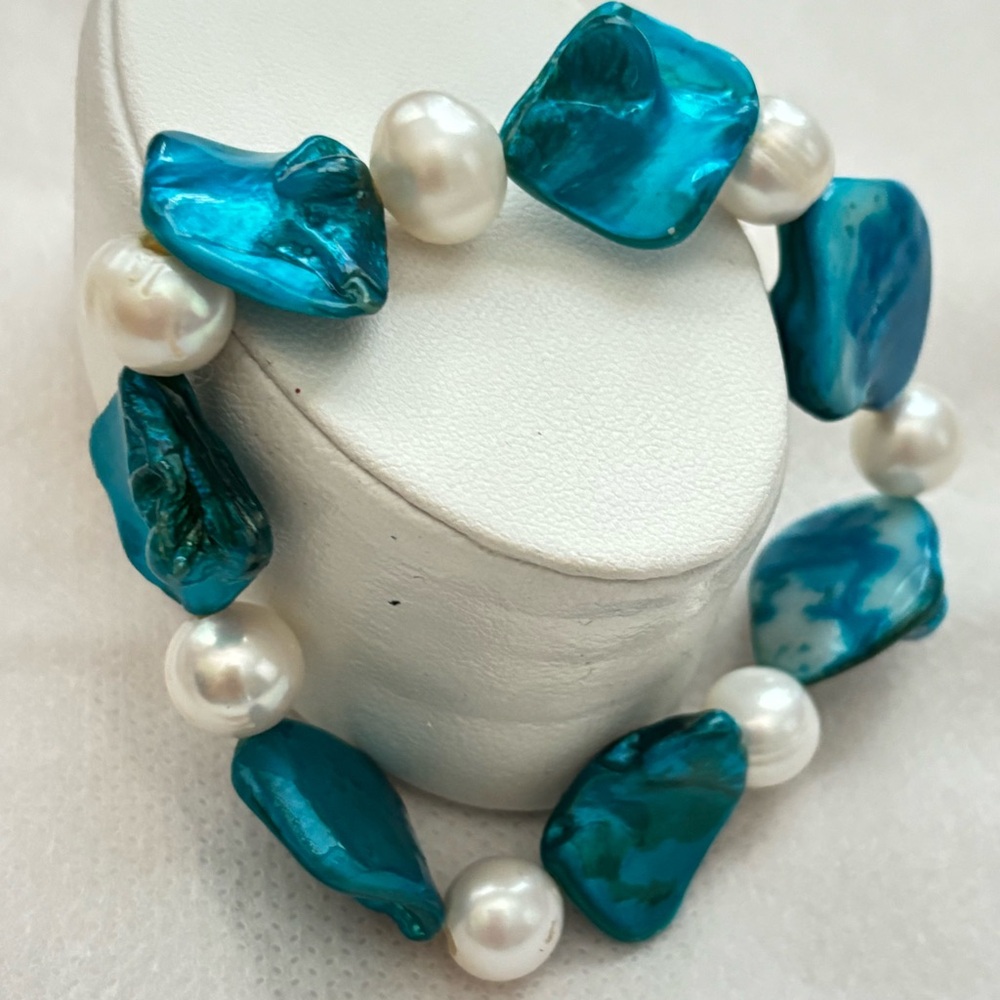 Turquoise colored and White Pearl Bracelet